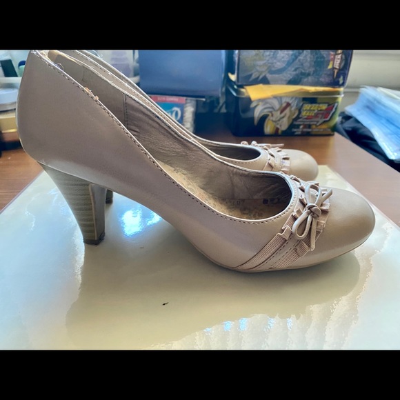 Mudd Nude Pumps - Picture 4 of 10